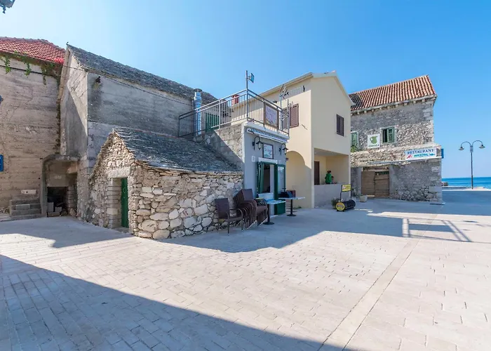 Apartments And Rooms Jakov