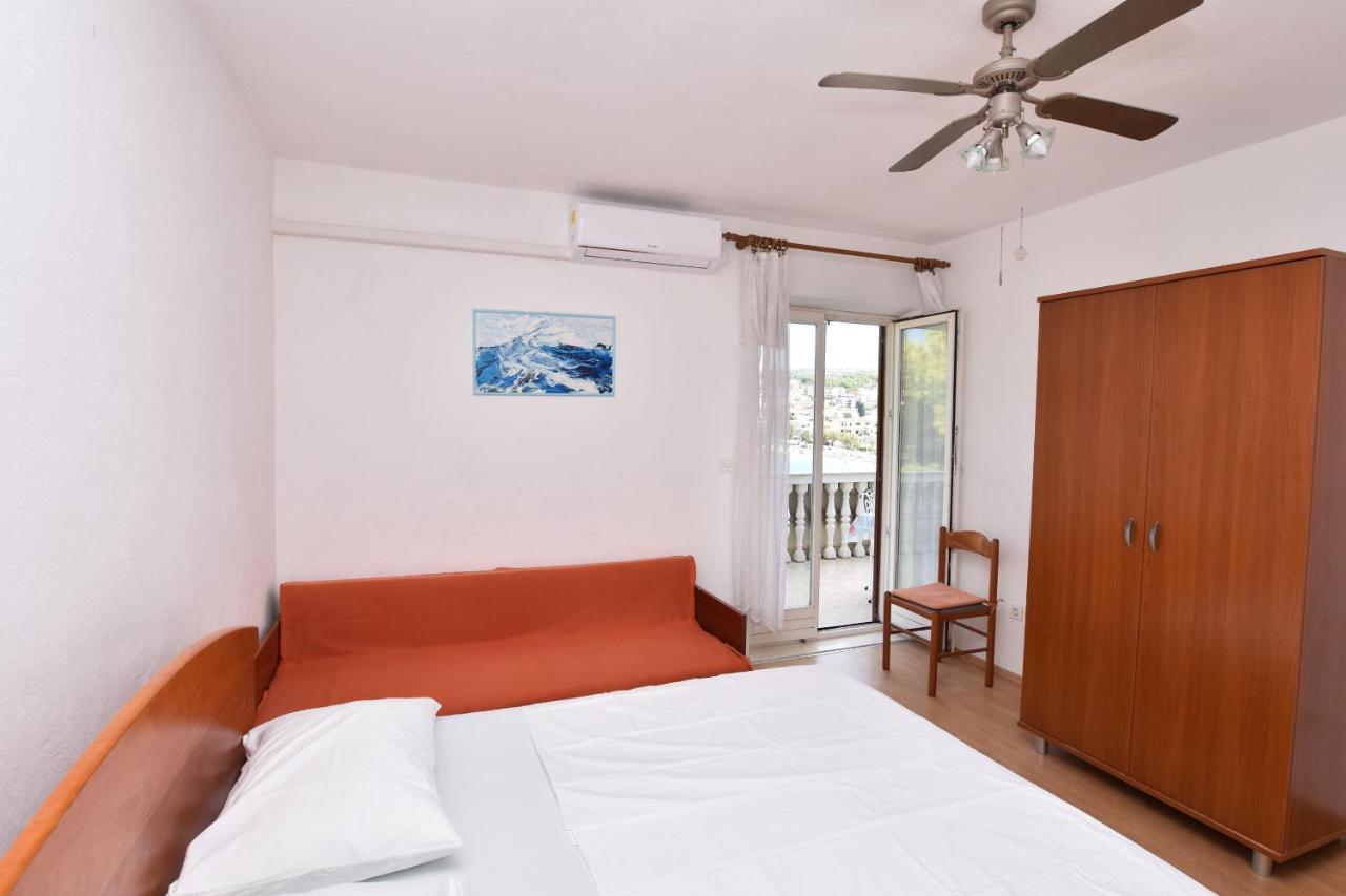 Apartment And Jakov *