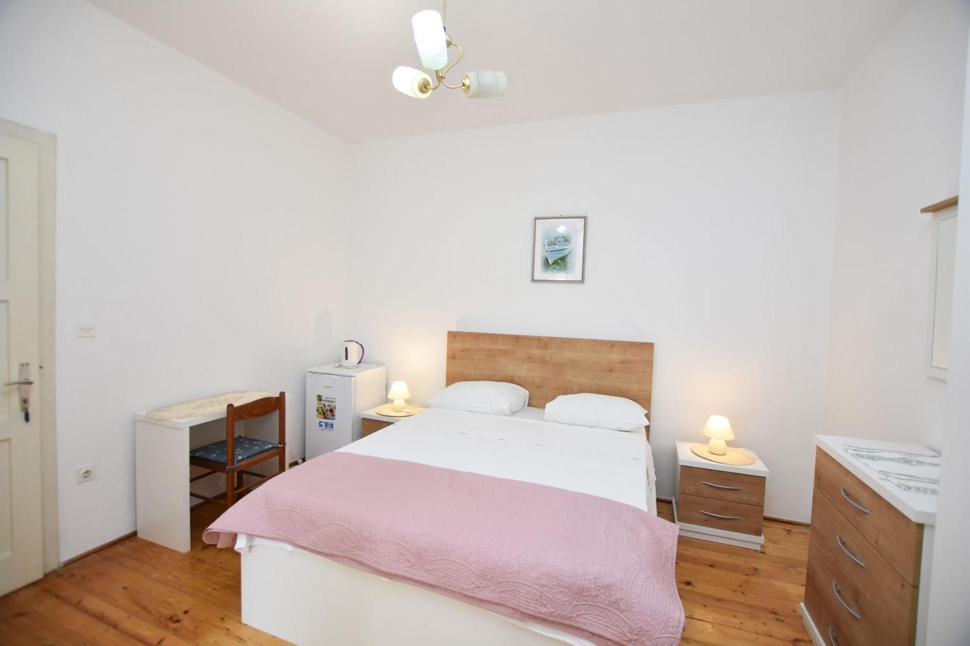 And Jakov Apartment Primosten