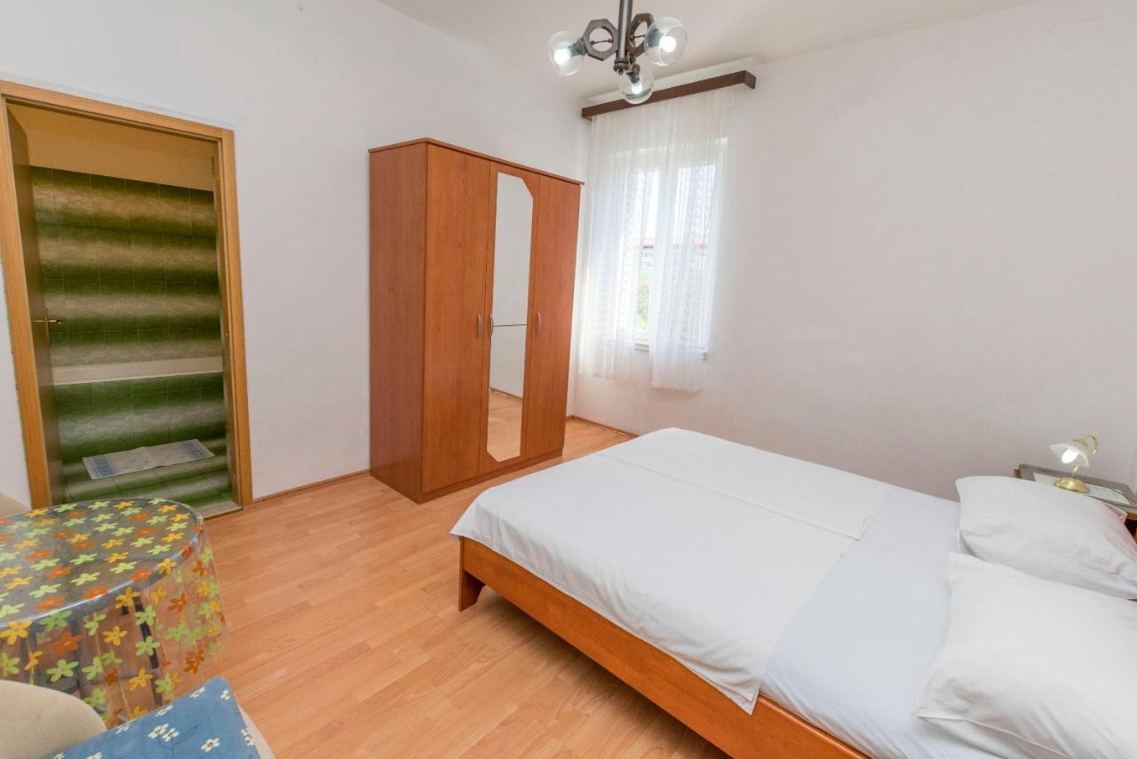 Apartment And Jakov *