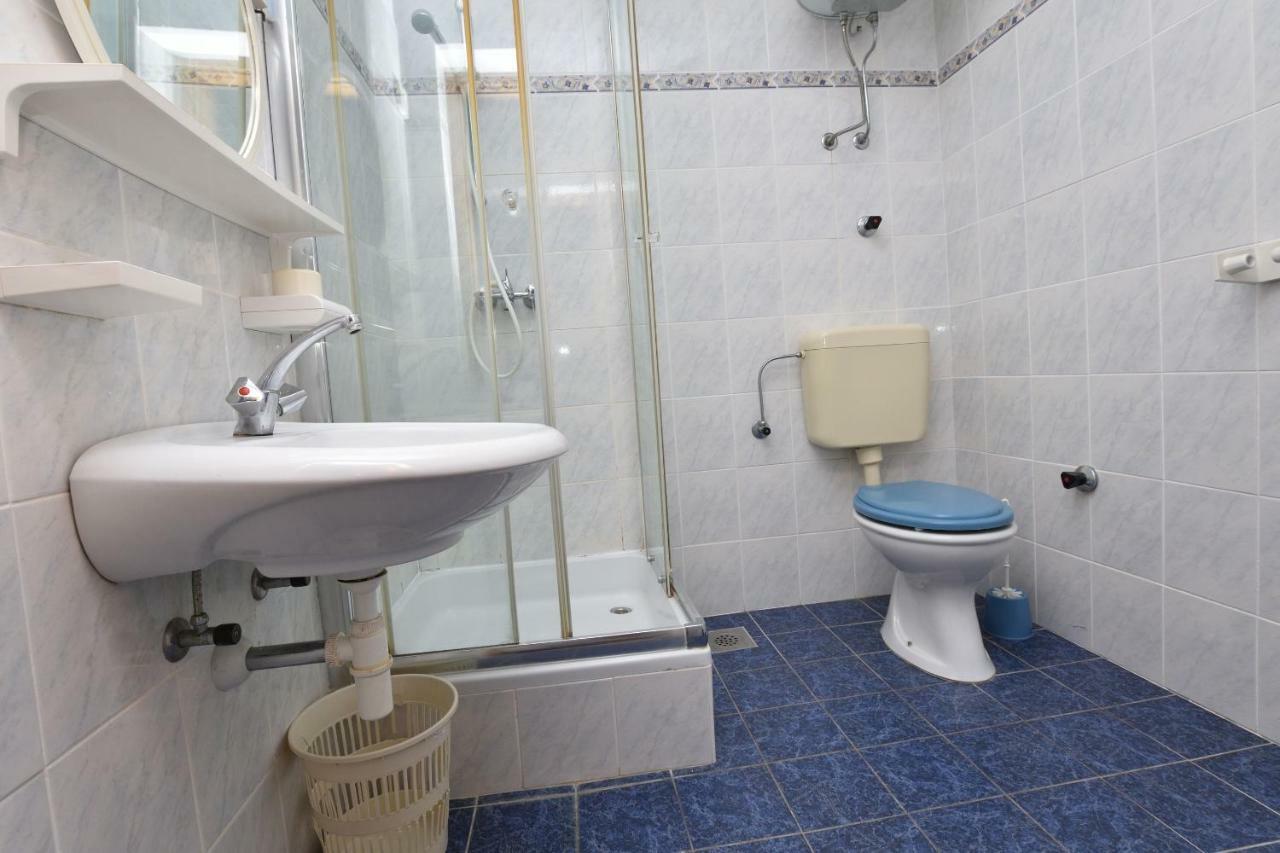 Apartment And Jakov *